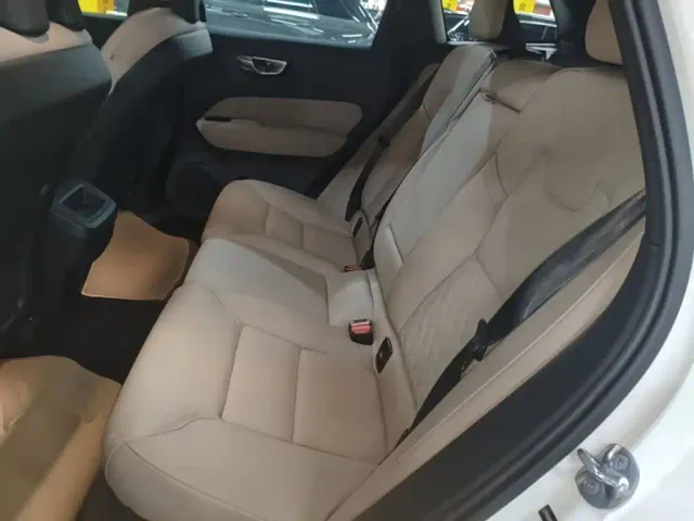 Volvo XC60 — Фото автомобиля 16