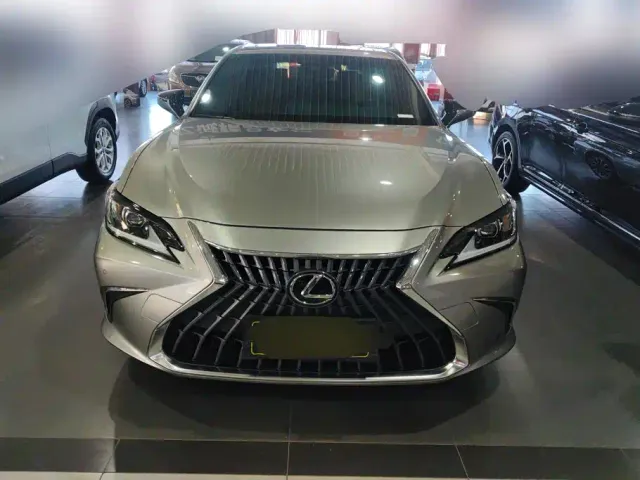 Lexus ES — Фото автомобиля 2