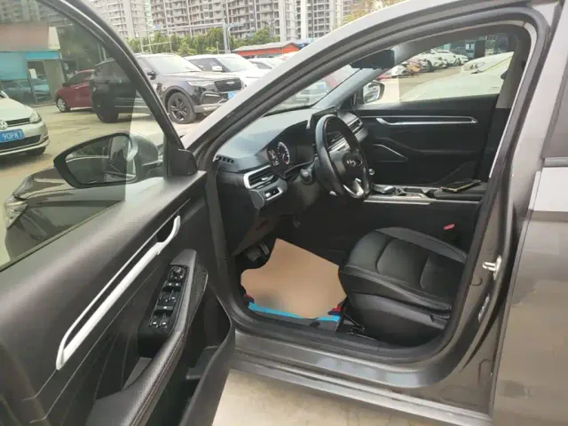 Geely Emgrand — Фото автомобиля 15