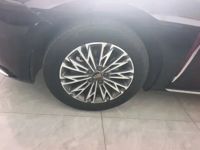 Hongqi H5 — Фото автомобиля 22