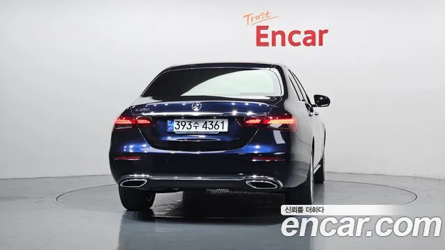 Mercedes-Benz E-Class — Фото автомобиля 4