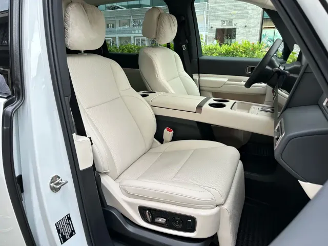 Li Auto MEGA — Фото автомобиля 21