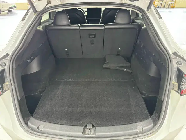 Tesla Model Y — Фото автомобиля 17