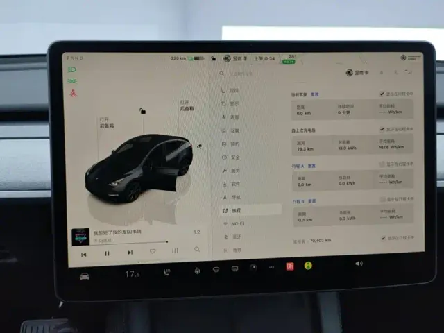 Tesla Model Y — Фото автомобиля 14