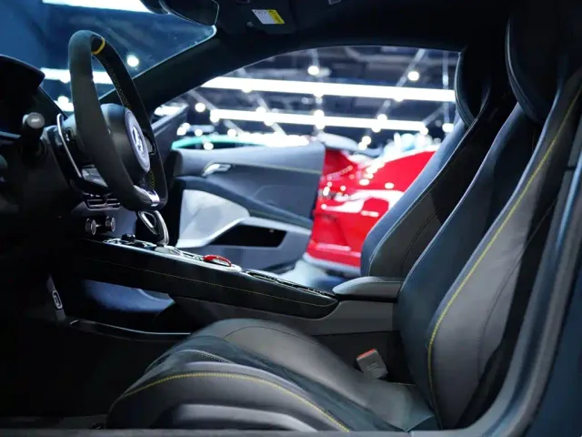 Lotus Emira — Фото автомобиля 12