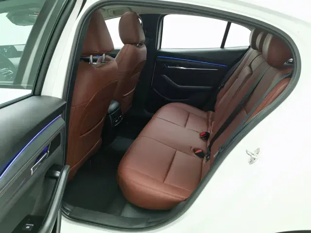 Mazda Axela — Фото автомобиля 15
