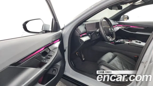 BMW 5-Series 5 серия (G60) 530i xDrive M Sport — Фото автомобиля 10