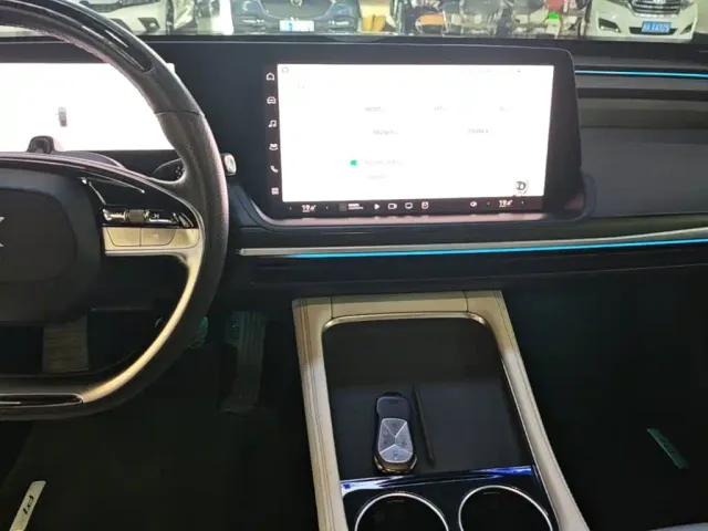 Xpeng P7 — Фото автомобиля 12