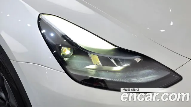 Tesla Model Y — Фото автомобиля 22