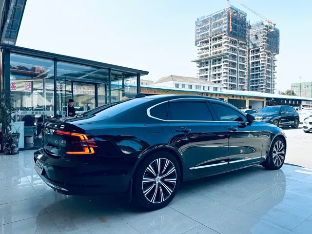Volvo S90 — Фото автомобиля 7