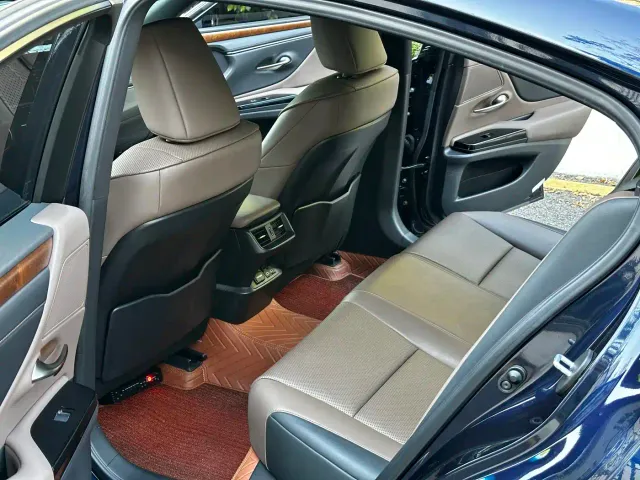 Lexus ES — Фото автомобиля 8
