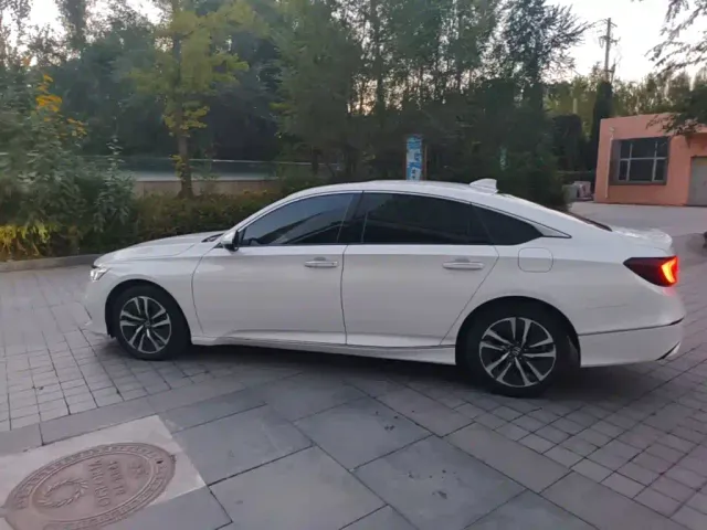 Honda Accord — Фото автомобиля 4