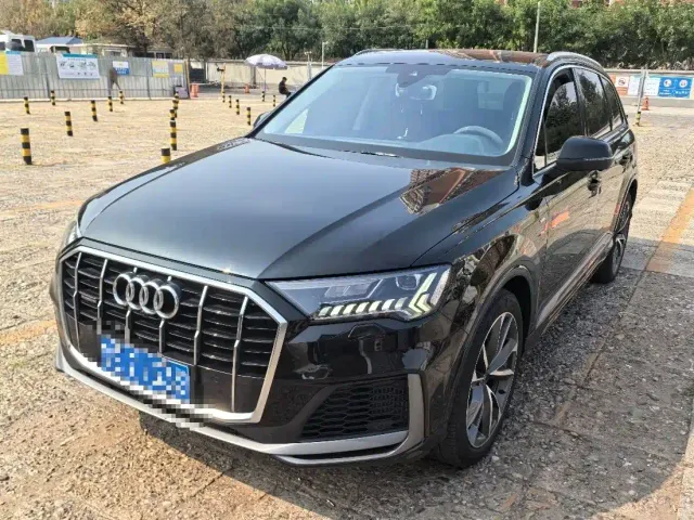 Фотография автомобиля — Audi Q7