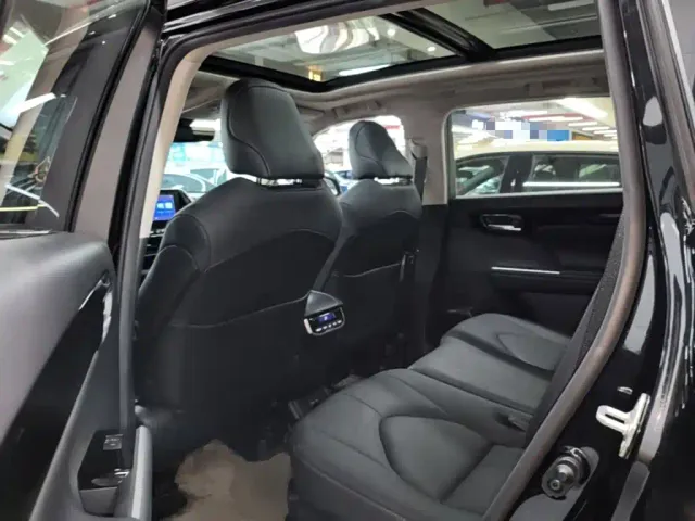 Toyota Highlander — Фото автомобиля 16