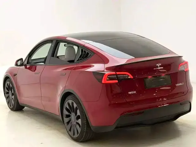 Tesla Model Y — Фото автомобиля 8