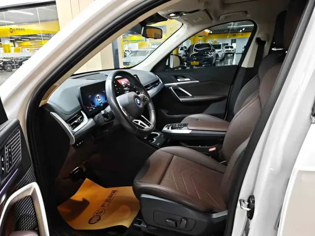 BMW BMW iX1 2023 eDrive25L M Sport Package — Фото автомобиля 8