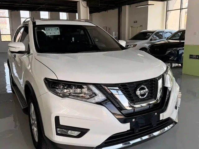 Nissan X-Trail — Фото автомобиля 2