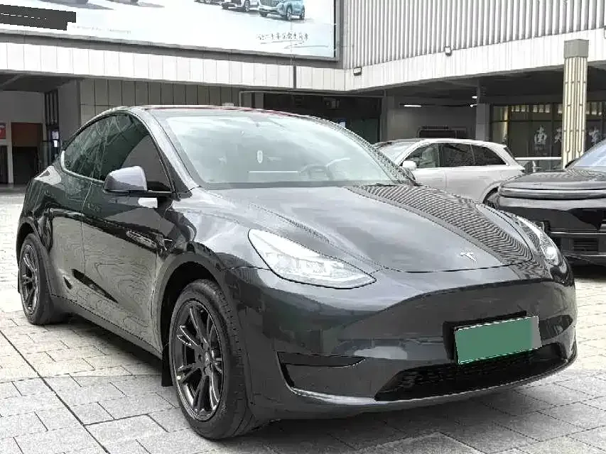 Tesla Model Y 2024 Rear-Wheel Drive Version — Фото автомобиля 3