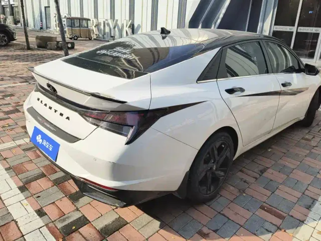 Hyundai Elantra — Фото автомобиля 3