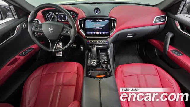 Maserati Ghibli — Фото автомобиля 7