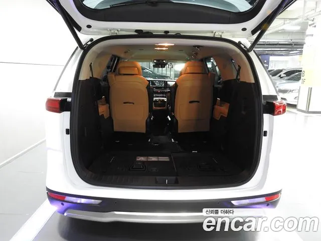 Kia Canival Carnival 4 поколение Бензин 7 мест Noblesse — Фото автомобиля 16