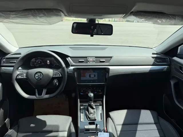 Skoda Superb — Фото автомобиля 12