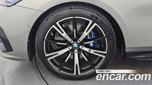 BMW 5 Series G60 — Фото автомобиля 5