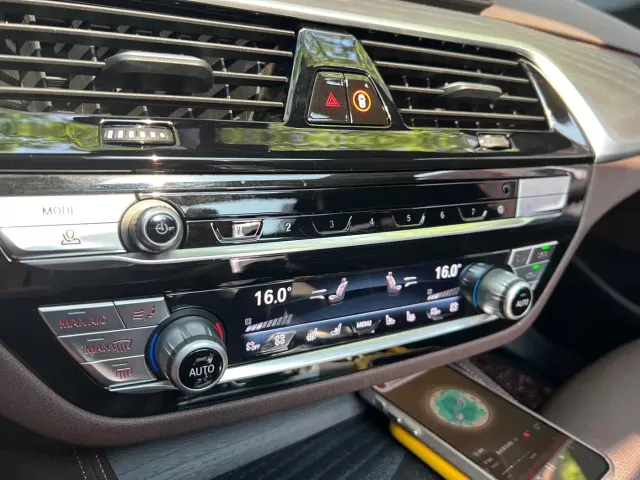BMW 5 Series — Фото автомобиля 10