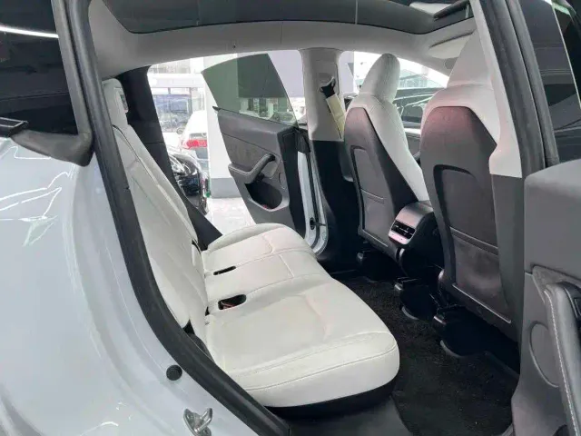 Tesla Model Y — Фото автомобиля 14
