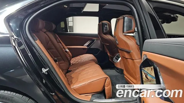 BMW 7-Series 7 серия (G70) 740i sDrive M Sport — Фото автомобиля 8