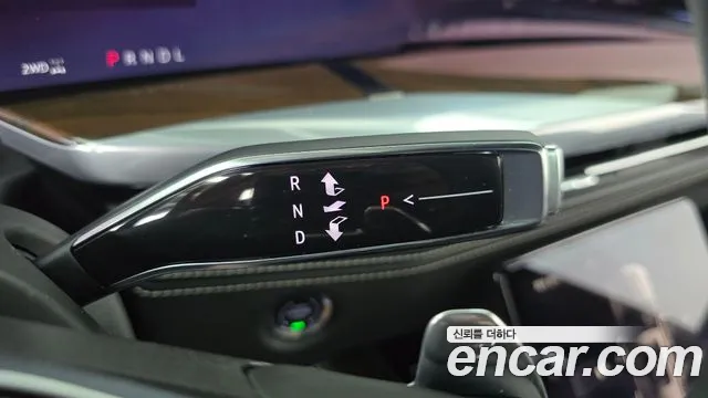 Cadillac Escalade Generation 5 — Фото автомобиля 9