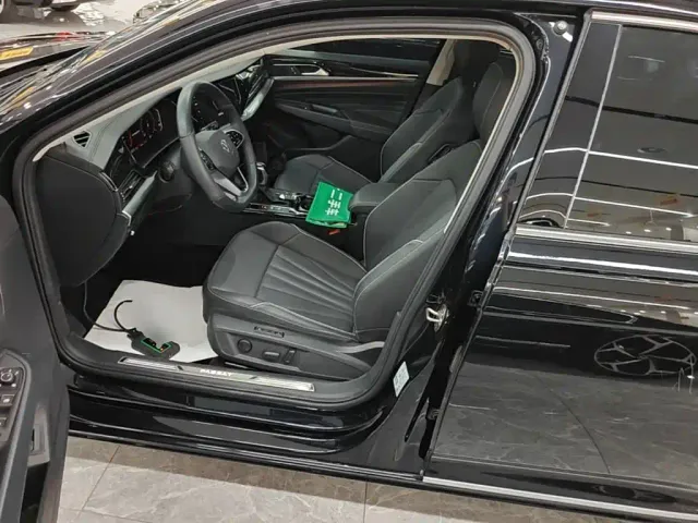 Volkswagen Passat — Фото автомобиля 14