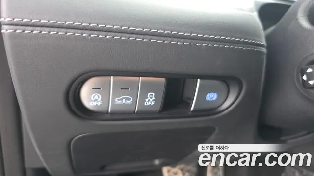 Genesis G90 Бензин 3.5 турбо AWD — Фото автомобиля 25