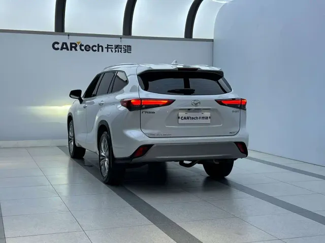Toyota Highlander — Фото автомобиля 6
