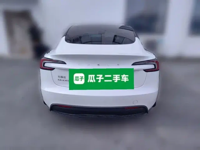 Tesla Model 3 — Фото автомобиля 3