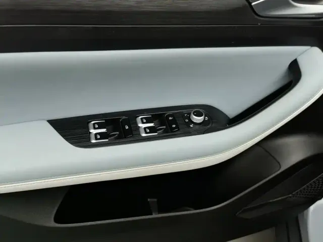 Geely Emgrand S — Фото автомобиля 9