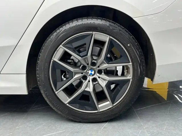 BMW 5 Series — Фото автомобиля 25