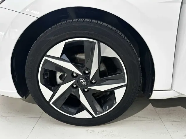 Hyundai Elantra — Фото автомобиля 22