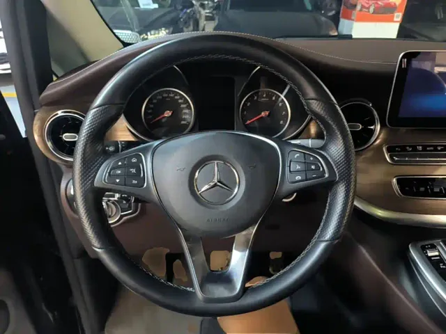 Mercedes-Benz Mercedes-Benz V-Class 2021 V 260 L Long Wheelbase Luxury Edition — Фото автомобиля 10