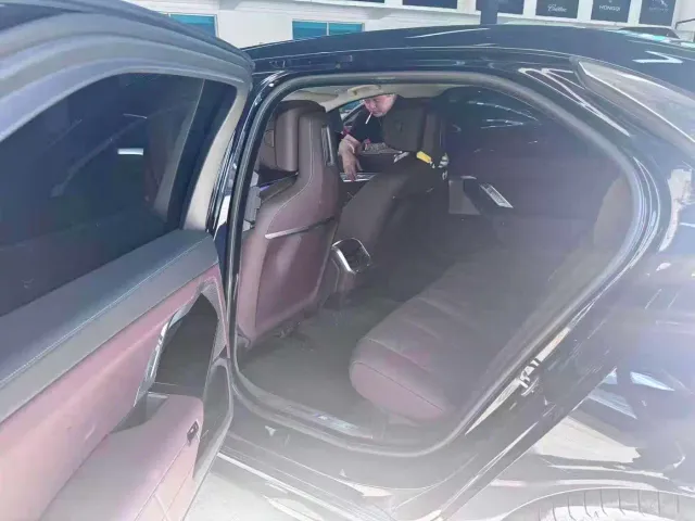 BMW 7 Series — Фото автомобиля 5