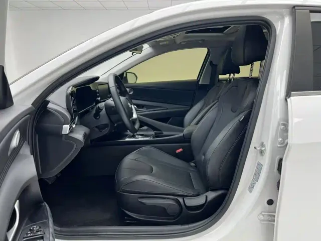 Hyundai Elantra — Фото автомобиля 15