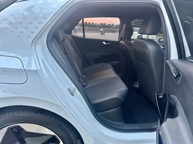 Volkswagen ID.3 — Фото автомобиля 12