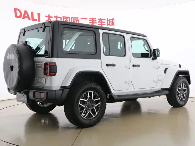 Jeep Wrangler — Фото автомобиля 12