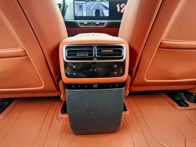 Li Auto L6 — Фото автомобиля 22