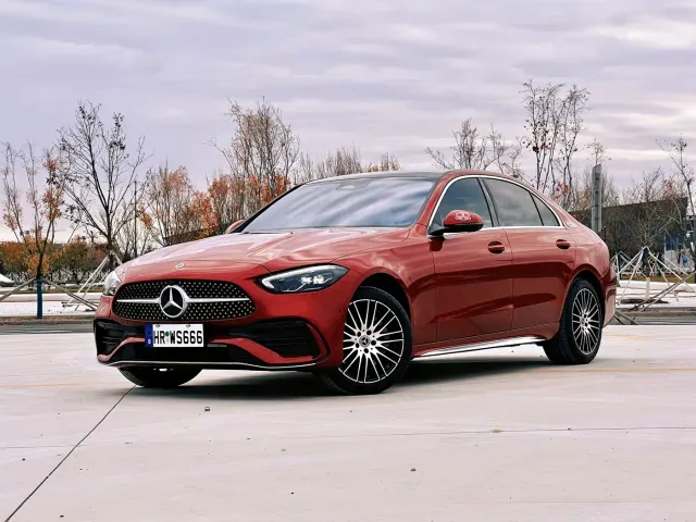 Фотография автомобиля — Mercedes-Benz C-Class