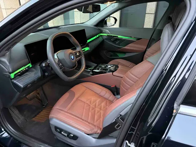BMW i5 — Фото автомобиля 9