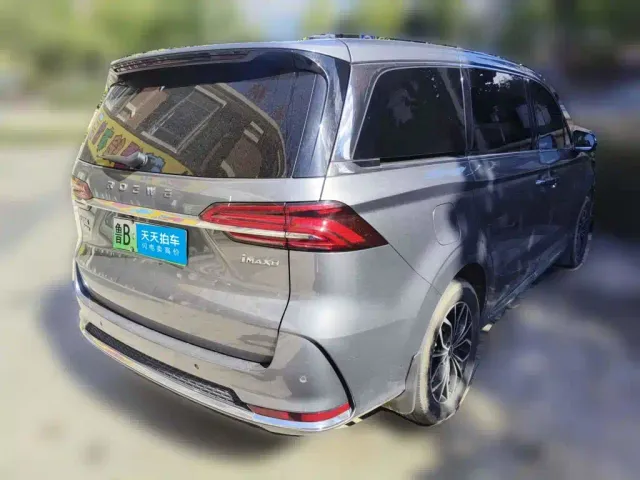 Roewe iMAX8 — Фото автомобиля 5