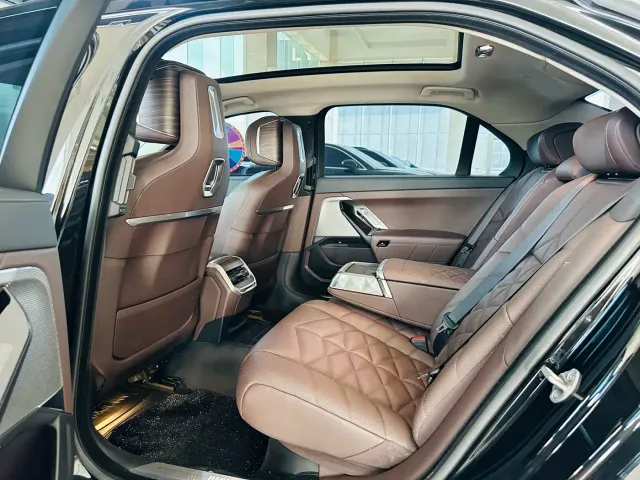 BMW 7 Series — Фото автомобиля 6