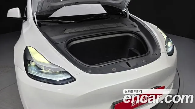 Tesla Model Y — Фото автомобиля 9