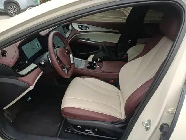 BYD Seal 07 DM-i — Фото автомобиля 14